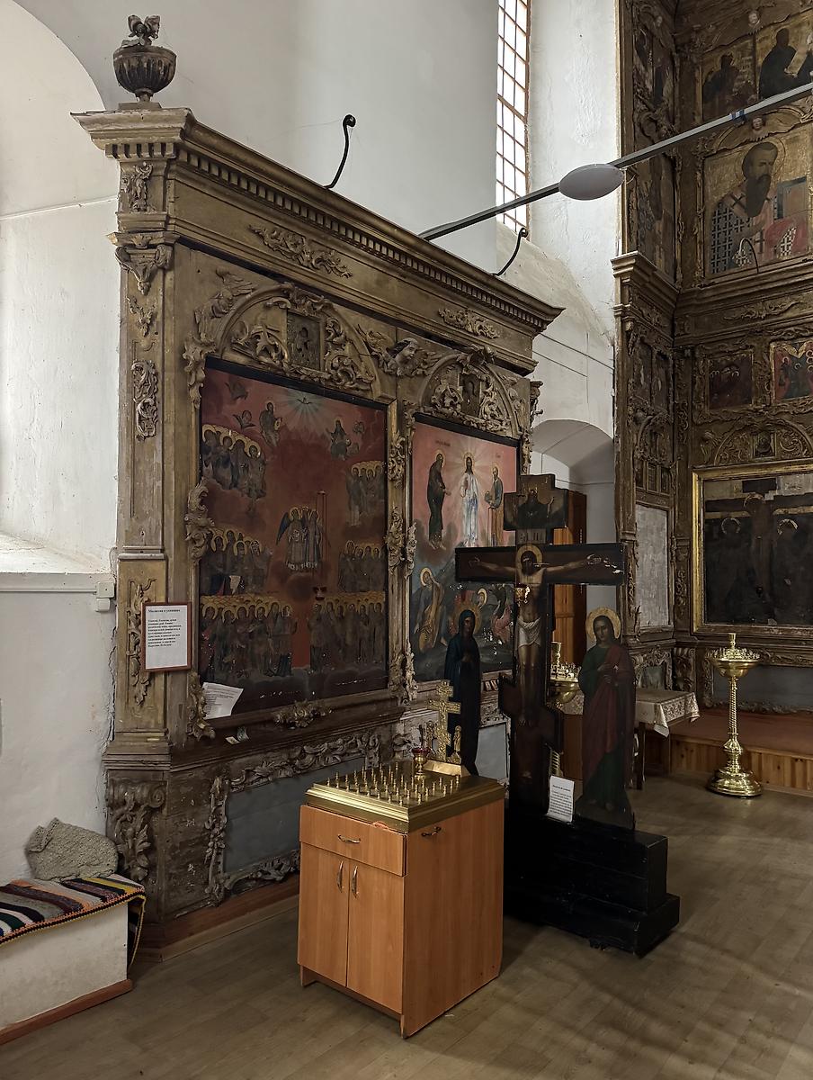 Киот у северной стены, интерьер и убранство. Собор Успения Пресвятой Богородицы, Белозерск (Белозерский район, Вологодская область)