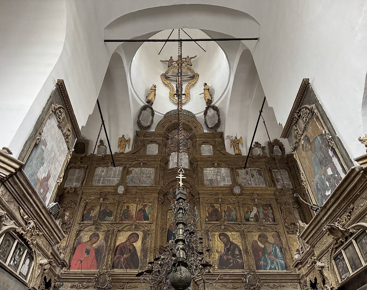 Иконостас и киоты на столпах, интерьер и убранство. Собор Успения Пресвятой Богородицы, Белозерск (Белозерский район, Вологодская область)