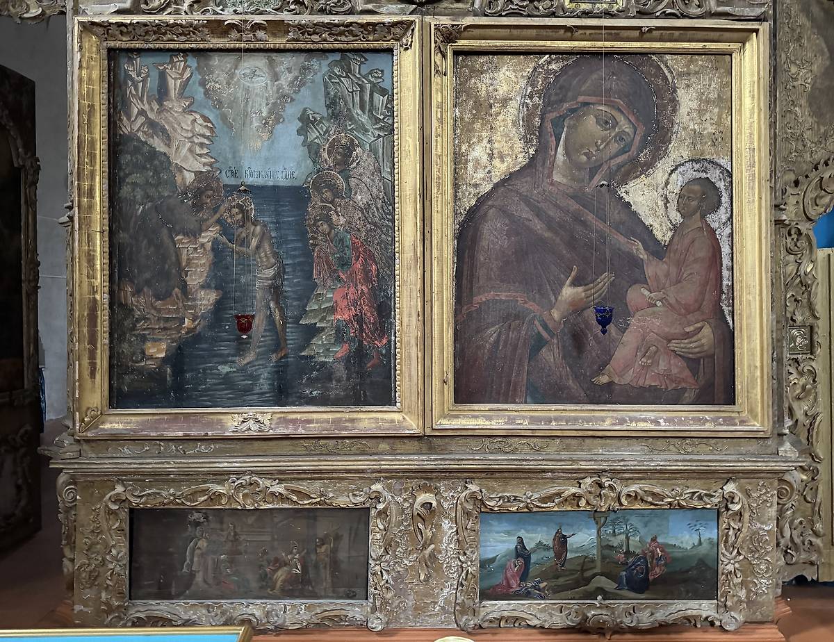 Местный ряд слева от Царских врат, интерьер и убранство. Собор Успения Пресвятой Богородицы, Белозерск (Белозерский район, Вологодская область)