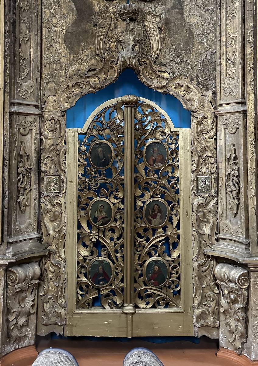 Новые Царские врата, установленные после кражи оригинальных, интерьер и убранство. Собор Успения Пресвятой Богородицы, Белозерск (Белозерский район, Вологодская область)