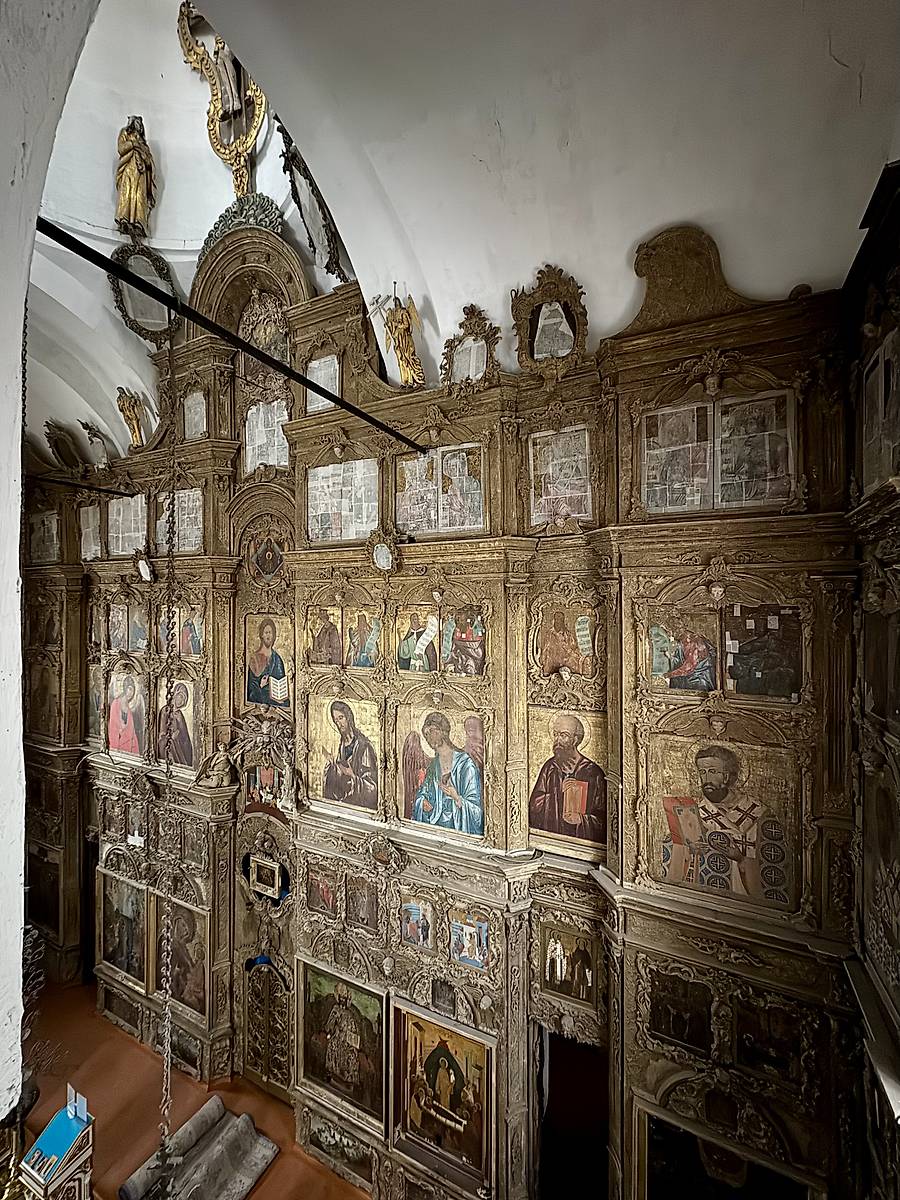 Главный иконостас, вид из придела на полатях, интерьер и убранство. Собор Успения Пресвятой Богородицы, Белозерск (Белозерский район, Вологодская область)