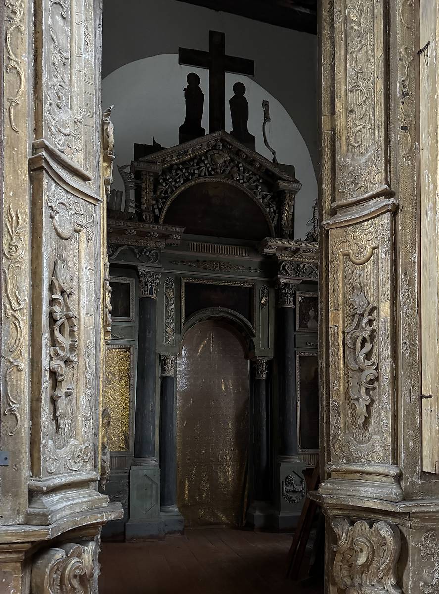 Придел за иконостасом, интерьер и убранство. Собор Успения Пресвятой Богородицы, Белозерск (Белозерский район, Вологодская область)