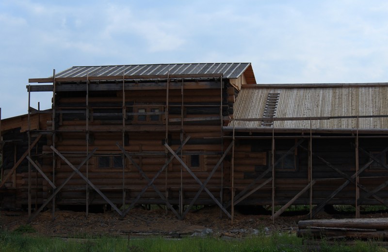 Церковь Илии Пророка, Белозерск (Белозерский район, Вологодская область). дополнительная информация, Северная сторона церкви. По состоянию на август 2013 года завершена переборка основного четверика