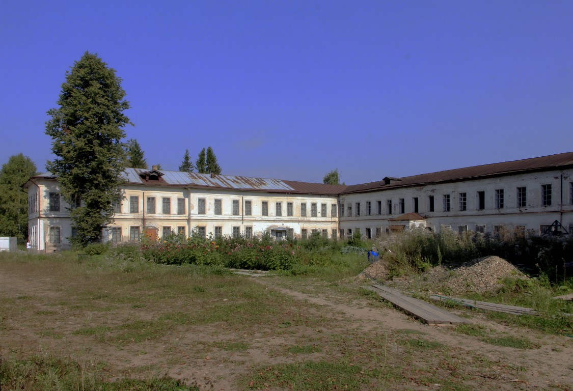 Тотьма. Спасо-Суморин монастырь. фасады, Настоятельский корпус, внутренний двор, вид с юго-запада.