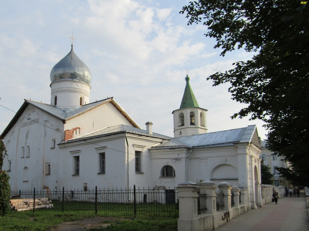 Великий Новгород. Церковь Димитрия Солунского на Славкове улице. фасады