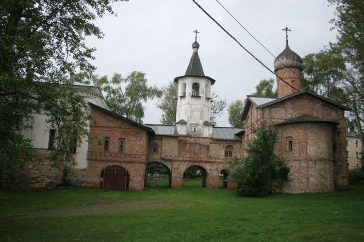 Храмовый комплекс церквей Михаила Архангела и Благовещения на Торгу, Великий Новгород (Великий Новгород, город, Новгородская область). общий вид в ландшафте