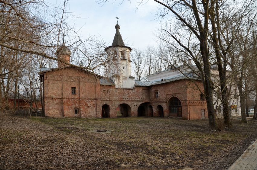 Храмовый комплекс церквей Михаила Архангела и Благовещения на Торгу, Великий Новгород (Великий Новгород, город, Новгородская область). общий вид в ландшафте