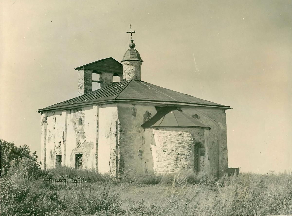 Фото 1948 г. Источник: Новгородский государственный музей-заповедник, архивная фотография. Церковь Иоанна Милостивого на Мячине, Великий Новгород (Великий Новгород, город, Новгородская область)