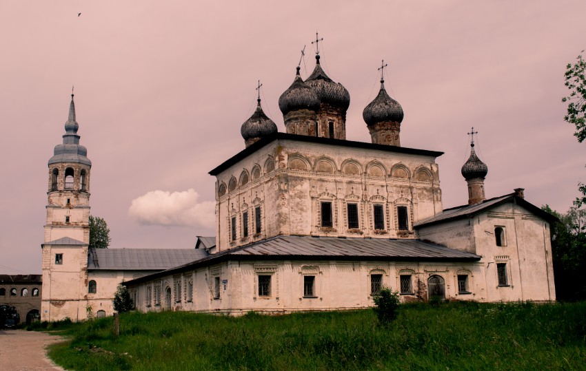 Великий Новгород. Деревяницкий монастырь. общий вид в ландшафте