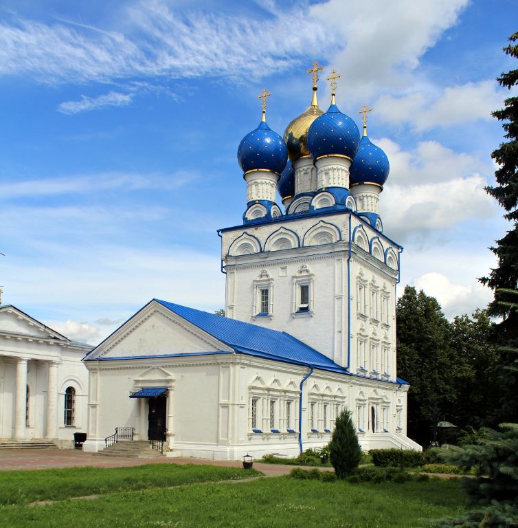 Собор Михаила Архангела, Бронницы (Раменский район и гг. Бронницы, Жуковский, Московская область). фасады