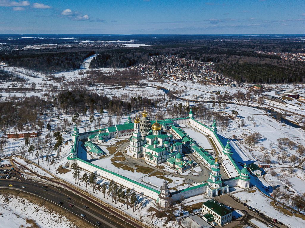 Воскресенский Новоиерусалимский монастырь, Истра (Истринский городской округ и ЗАТО Восход, Московская область). общий вид в ландшафте