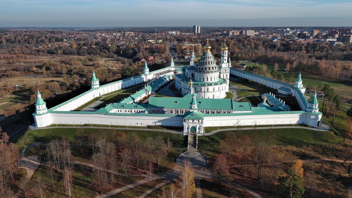 Воскресенский Новоиерусалимский монастырь, Истра (Истринский городской округ и ЗАТО Восход, Московская область). общий вид в ландшафте