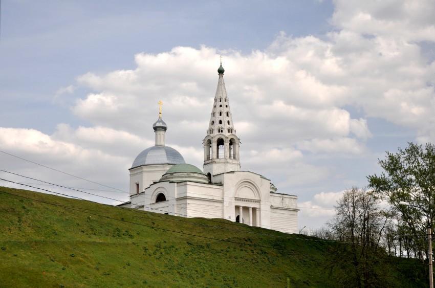 Серпухов. Собор Троицы Живоначальной. общий вид в ландшафте