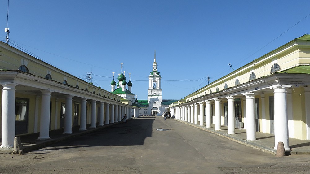 Кострома. Церковь Спаса Нерукотворного Образа в рядах. общий вид в ландшафте