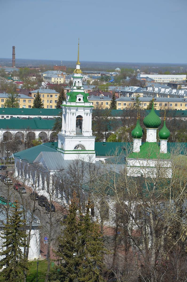 Вид с 4-го яруса колокольни Богоявленского собора, общий вид в ландшафте. Церковь Спаса Нерукотворного Образа в рядах, Кострома (Кострома, город, Костромская область)