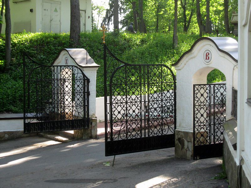 Звенигород. Саввино-Сторожевский монастырь. дополнительная информация, Ворота на пути к монастырю.