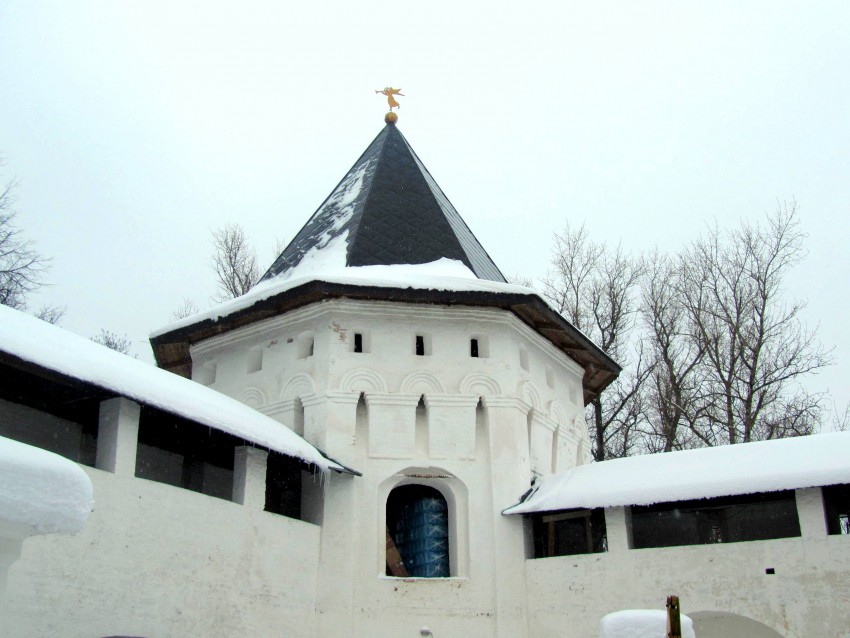 Звенигород. Саввино-Сторожевский монастырь. архитектурные детали, северная угловая башня