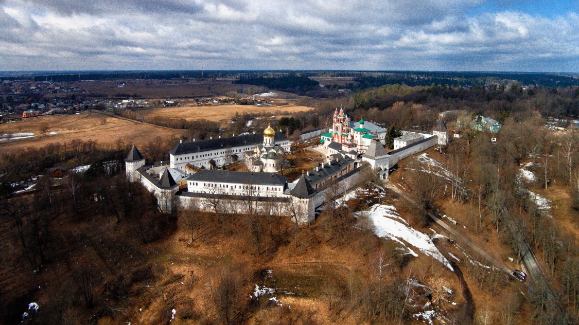 Звенигород. Саввино-Сторожевский монастырь. общий вид в ландшафте