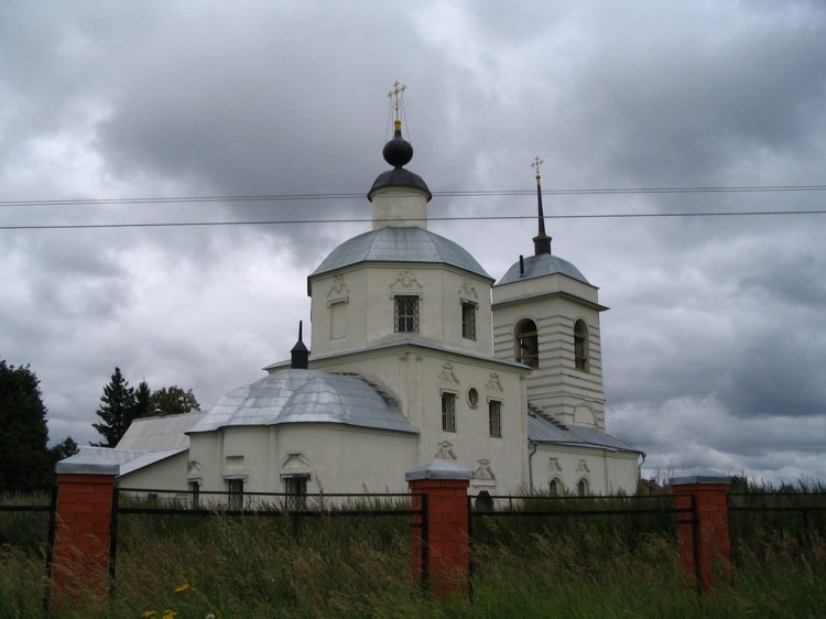 Новокарцево. Церковь Покрова Пресвятой Богородицы. общий вид в ландшафте