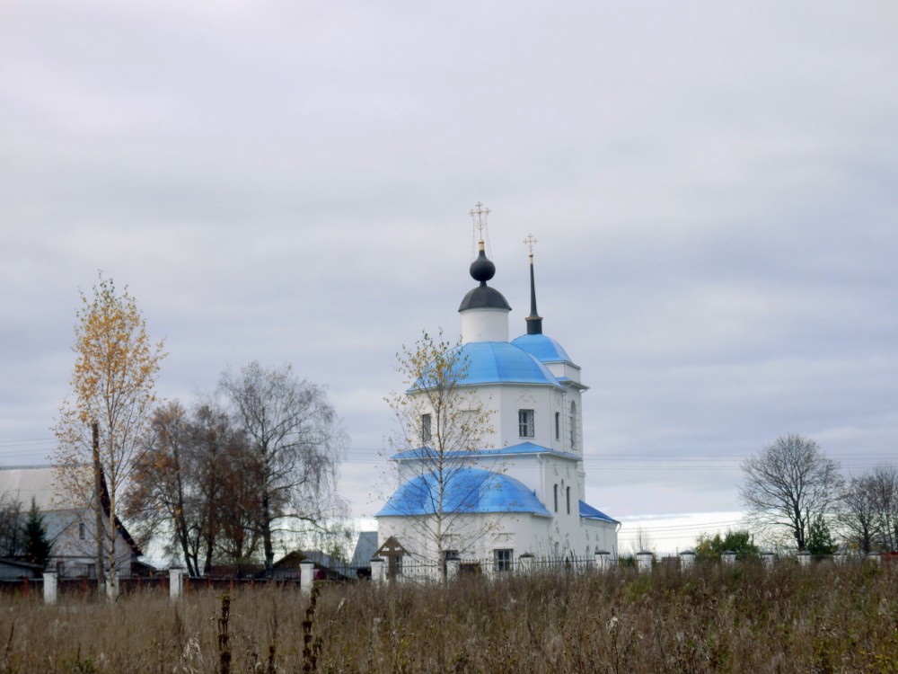 Церковь Покрова Пресвятой Богородицы, Новокарцево (Дмитровский городской округ, Московская область). общий вид в ландшафте