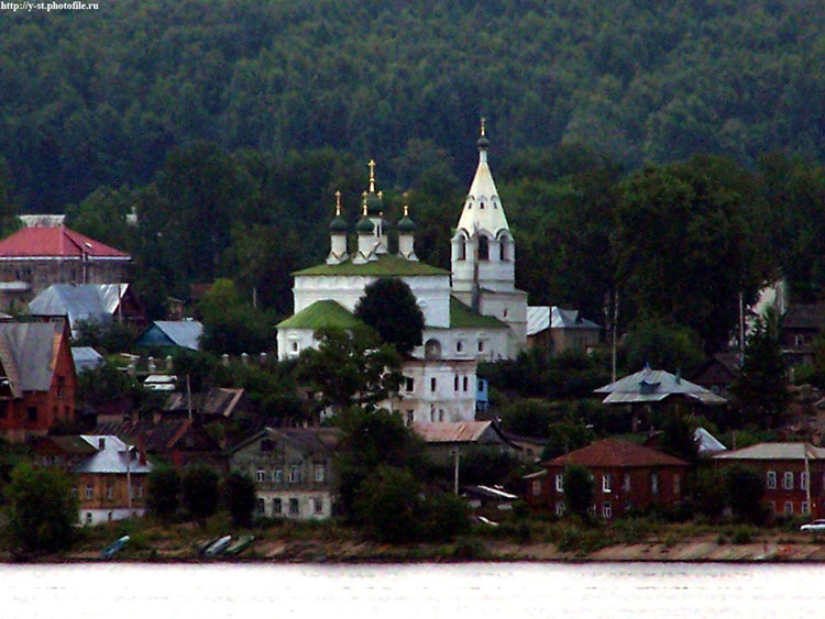 Церковь Преображения Господня за Волгой, Кострома (Кострома, город, Костромская область). общий вид в ландшафте, Вид на церковь с противоположного берега волги.