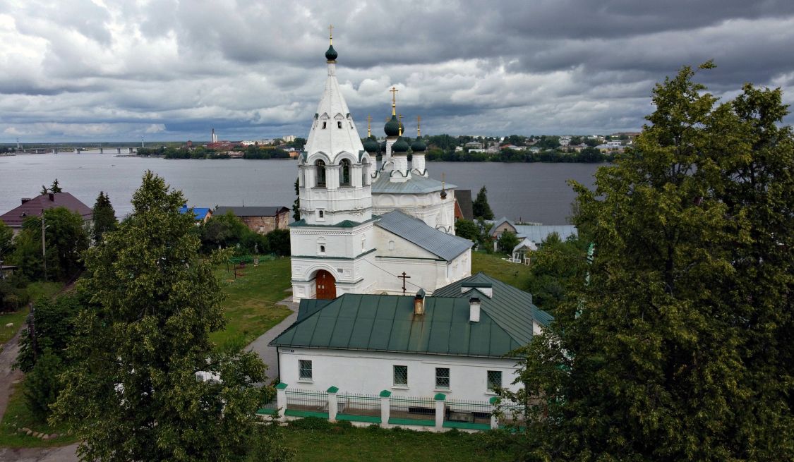 Кострома. Церковь Спаса Преображения за Волгой. фасады