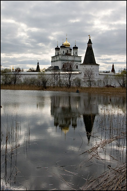 Успенский Иосифо-Волоцкий монастырь, Теряево (Волоколамский городской округ, Московская область). фасады, Вид со стороны прудов