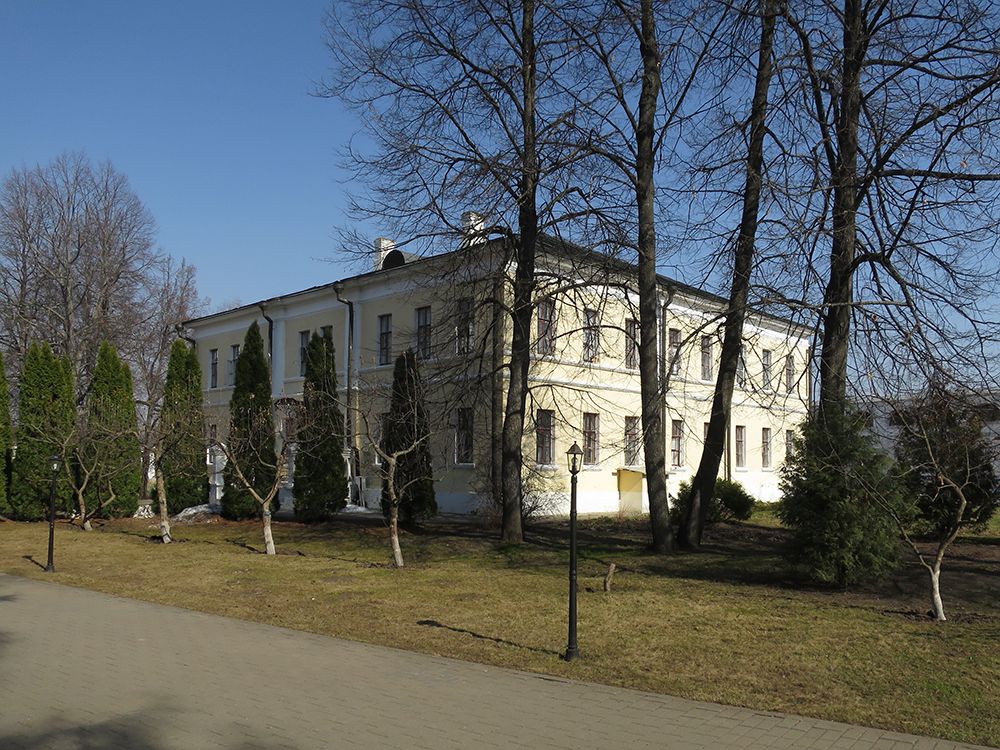 Успенский Иосифо-Волоцкий монастырь, Теряево (Волоколамский городской округ, Московская область). фасады, Восточный (старый) братский корпус (1865 г.).
