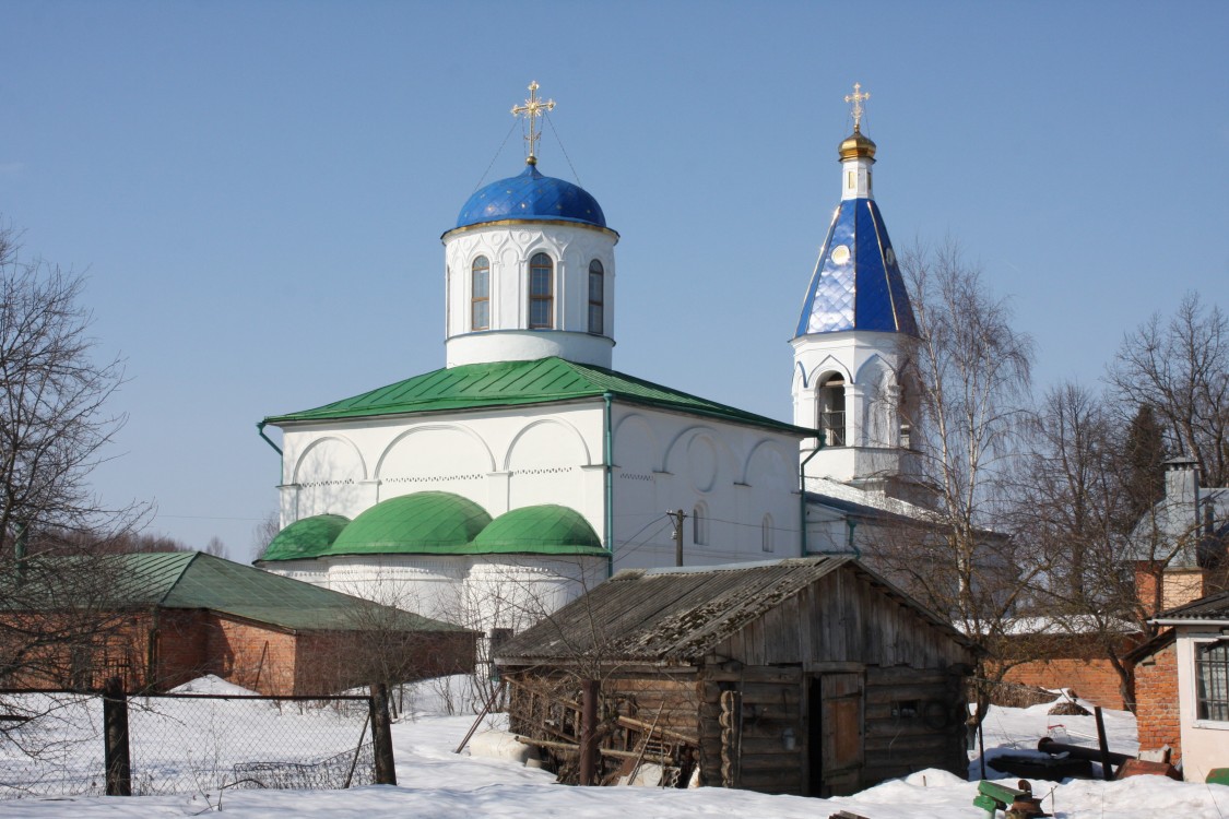 Волоколамск. Церковь Рождества Пресвятой Богородицы. общий вид в ландшафте