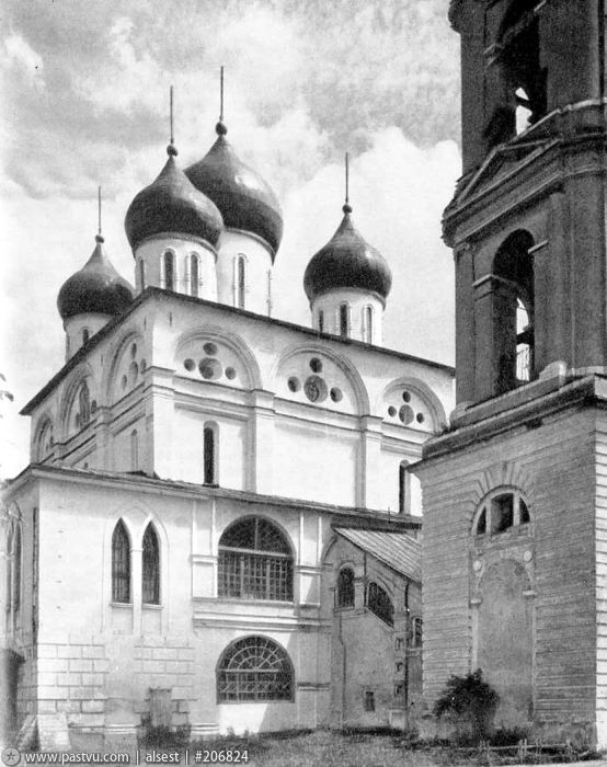 Собор Успения Пресвятой Богородицы, Дмитров (Дмитровский городской округ, Московская область). архивная фотография, Фото с сайта pastvu.ru Фото 1960-70-х годов