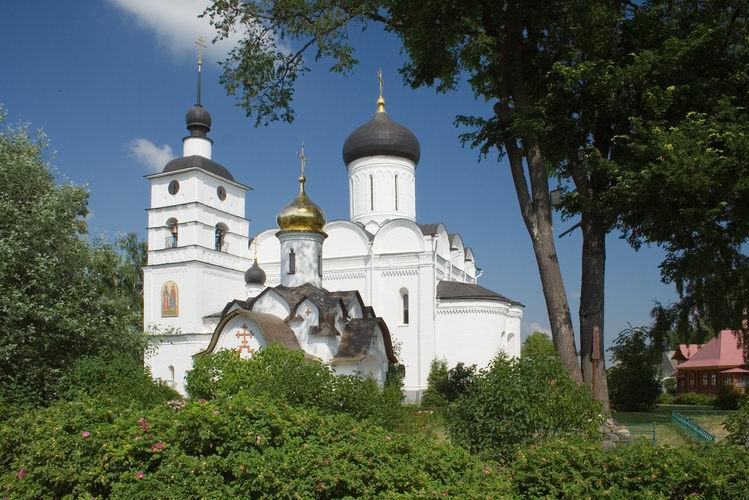 Борисоглебский мужской монастырь, Дмитров (Дмитровский городской округ, Московская область). фасады, Борисоглебский собор и Свято-Духовская часовня      