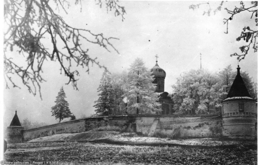 Борисоглебский мужской монастырь, Дмитров (Дмитровский городской округ, Московская область). архивная фотография, Фото с сайта pastvu.ru Фото 1930-х годов.