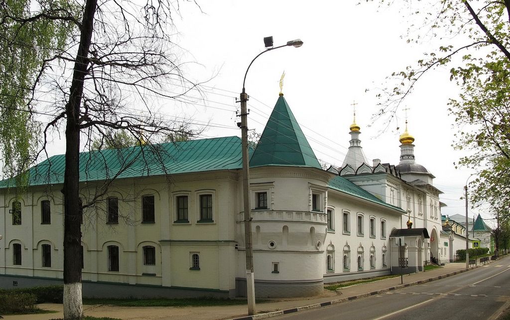 Борисоглебский мужской монастырь, Дмитров (Дмитровский городской округ, Московская область). фасады, Вид на монастырь с южной стороны.