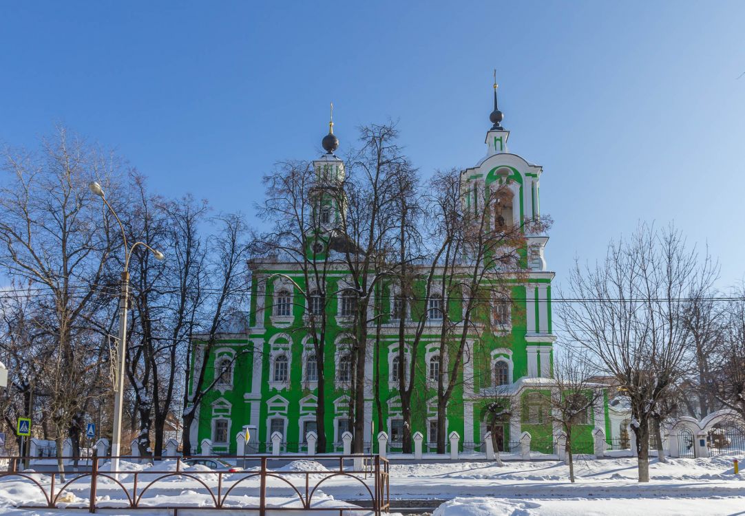 Дмитров. Церковь Троицы Живоначальной (Тихвинская). архитектурные детали, Вид с севера