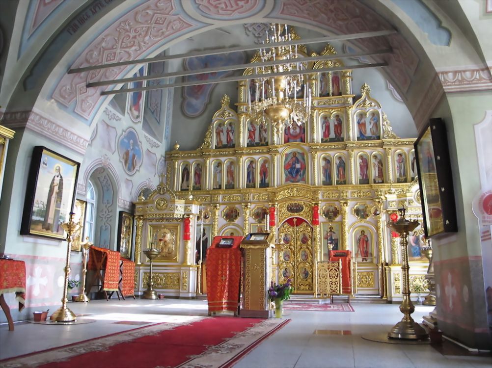Церковь Троицы Живоначальной (Тихвинская), Дмитров (Дмитровский городской округ, Московская область). интерьер и убранство, Интерьер храма.Иконостас,Царские врата.