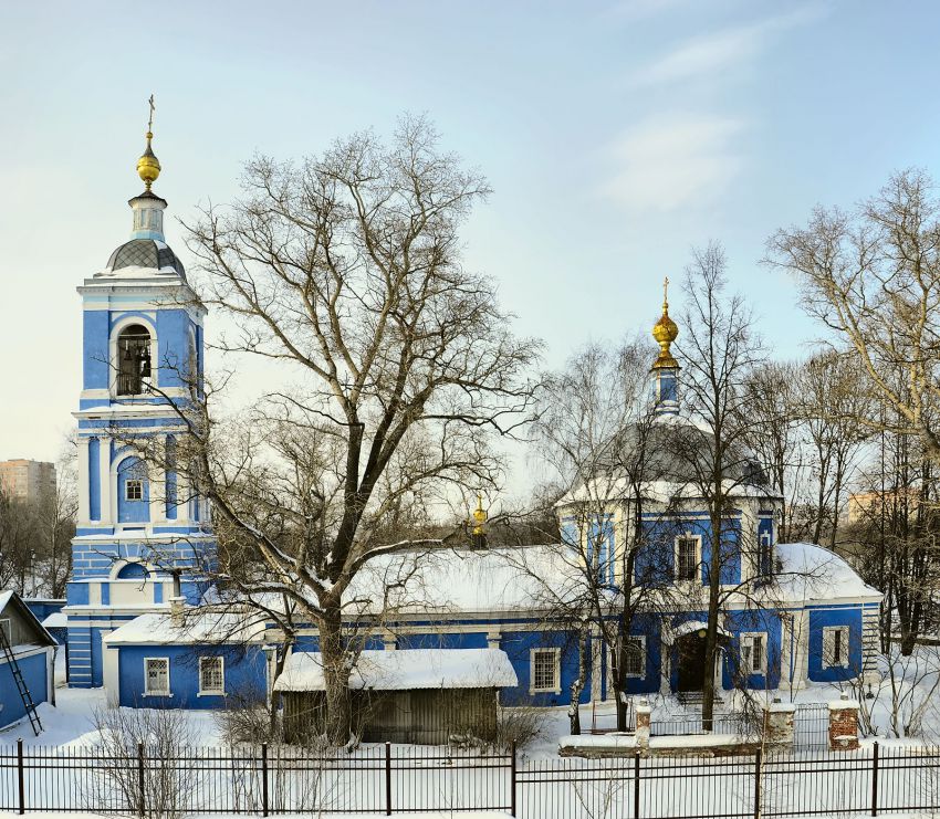 Воскресенск. Церковь Иоанна Златоуста. общий вид в ландшафте