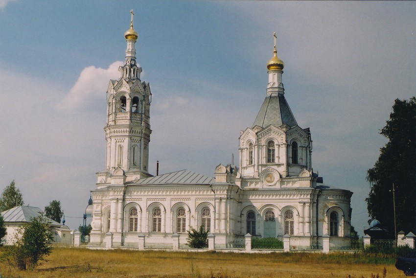 Церковь Тихвинской иконы Божией Матери, Цюрупы им., посёлок (Воскресенский городской округ, Московская область). общий вид в ландшафте