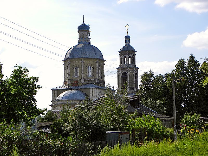 Виноградово (Алешино). Церковь Космы и Дамиана. общий вид в ландшафте