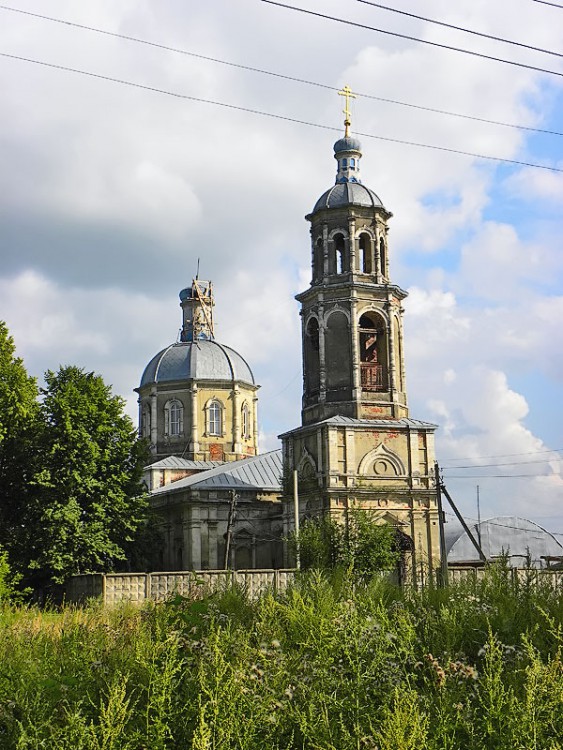 Виноградово (Алешино). Церковь Космы и Дамиана. общий вид в ландшафте