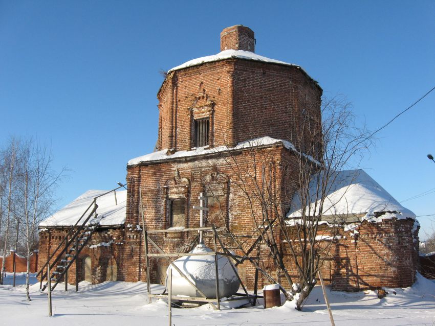 Конобеево. Церковь Троицы Живоначальной (старая). фасады