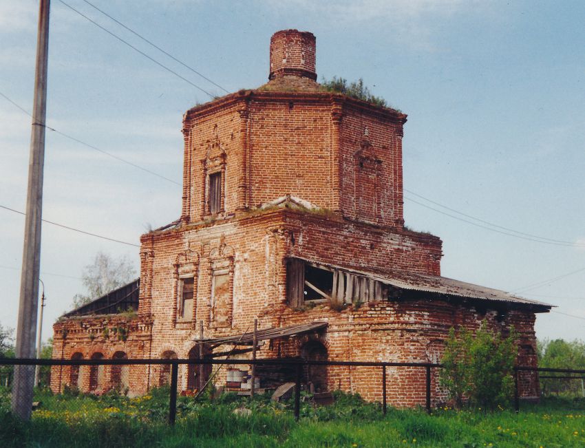 Конобеево. Церковь Троицы Живоначальной (старая). фасады