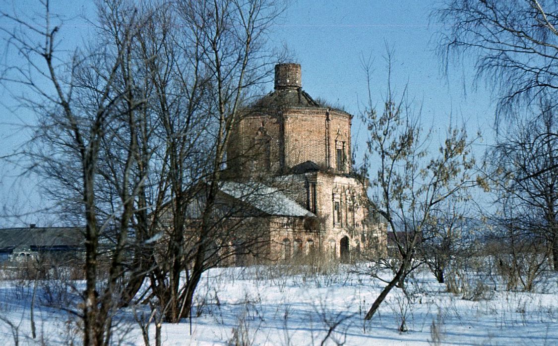 Конобеево. Церковь Троицы Живоначальной (старая). фасады