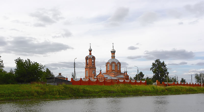 Церковь Троицы Живоначальной (новая), Конобеево (Воскресенский городской округ, Московская область). общий вид в ландшафте