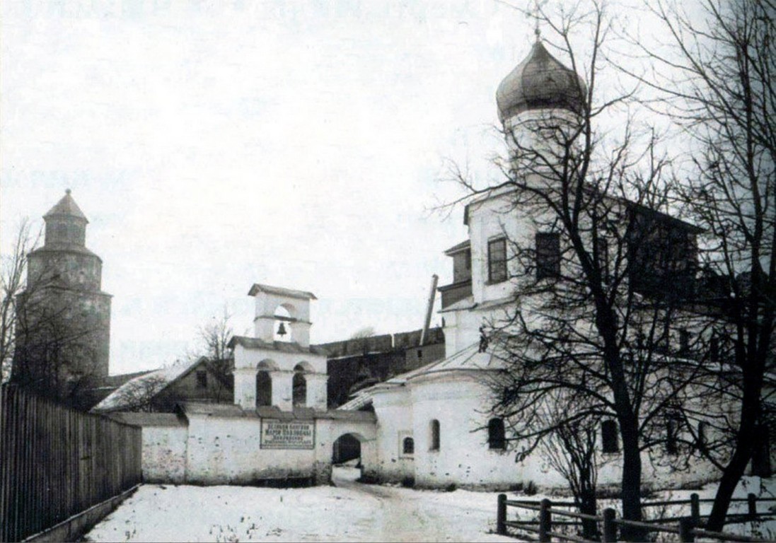 Кремль. Церковь Покрова Пресвятой Богородицы, Великий Новгород (Великий Новгород, город, Новгородская область). архивная фотография, 1900—1917 год с сайта https://pastvu.com/p/210031