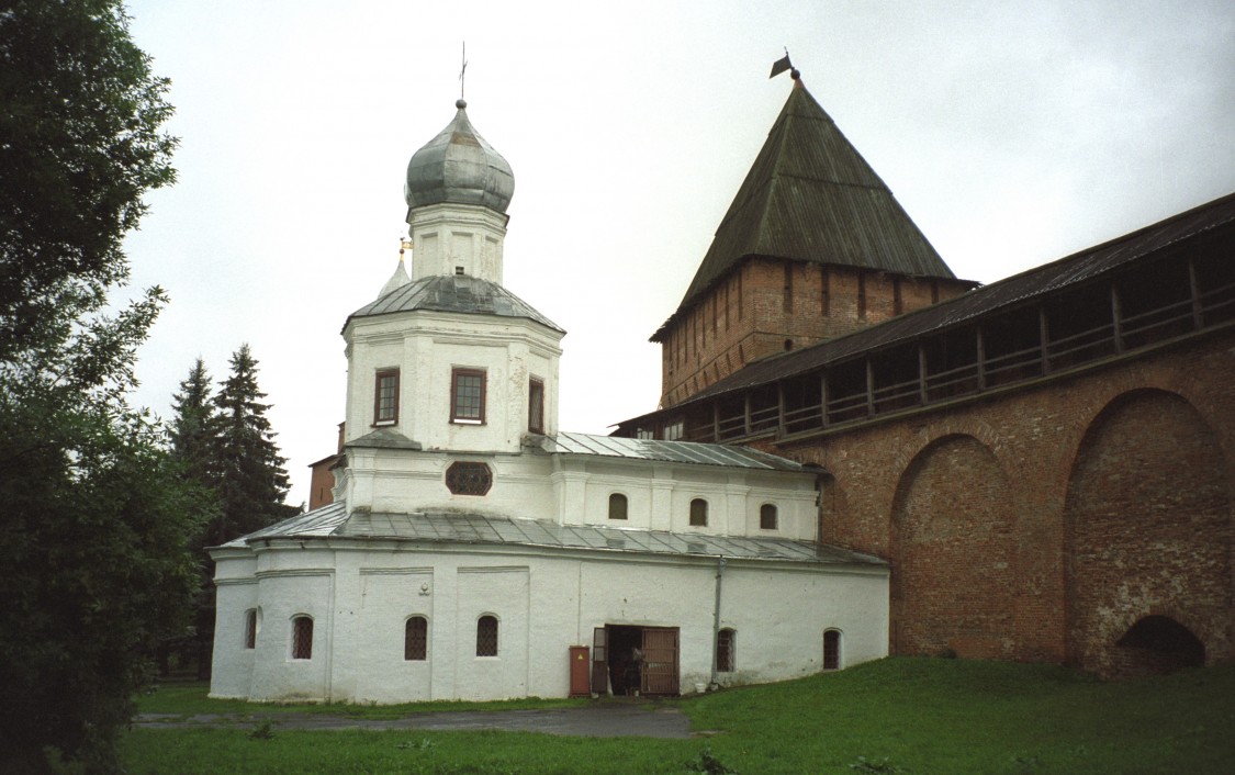 Великий Новгород. Кремль. Церковь Покрова Пресвятой Богородицы. фасады