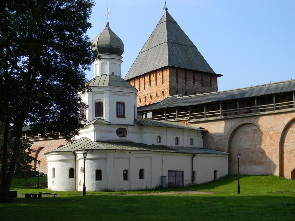 Великий Новгород. Кремль. Церковь Покрова Пресвятой Богородицы. фасады