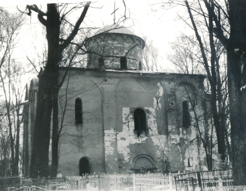 Великий Новгород. Церковь Петра и Павла на Сильнище. фасады