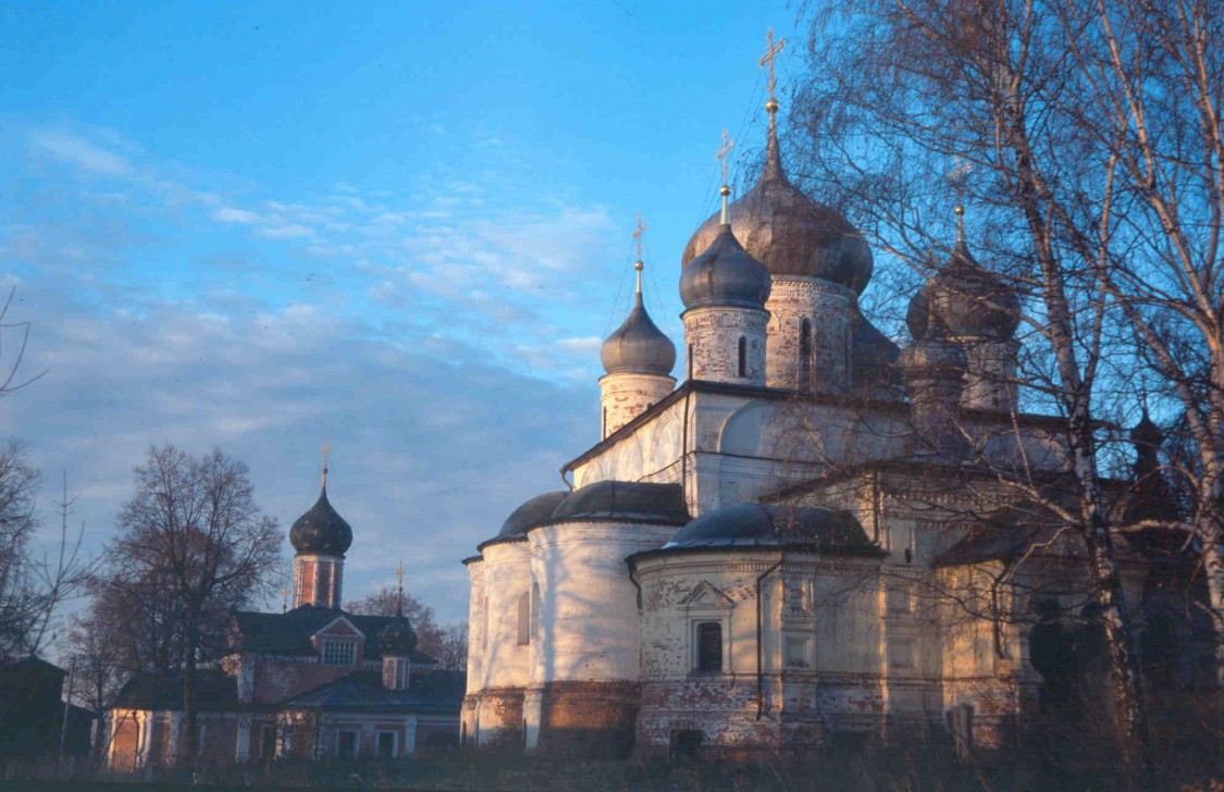 Переславль-Залесский. Феодоровский монастырь. фасады, снято на АГФУ в 2003