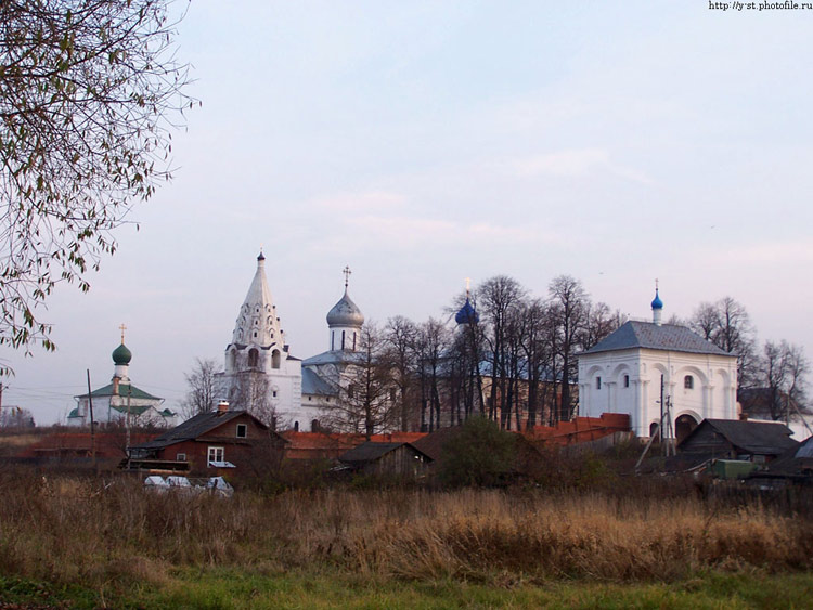 Переславль-Залесский. Троицкий Данилов монастырь. общий вид в ландшафте
