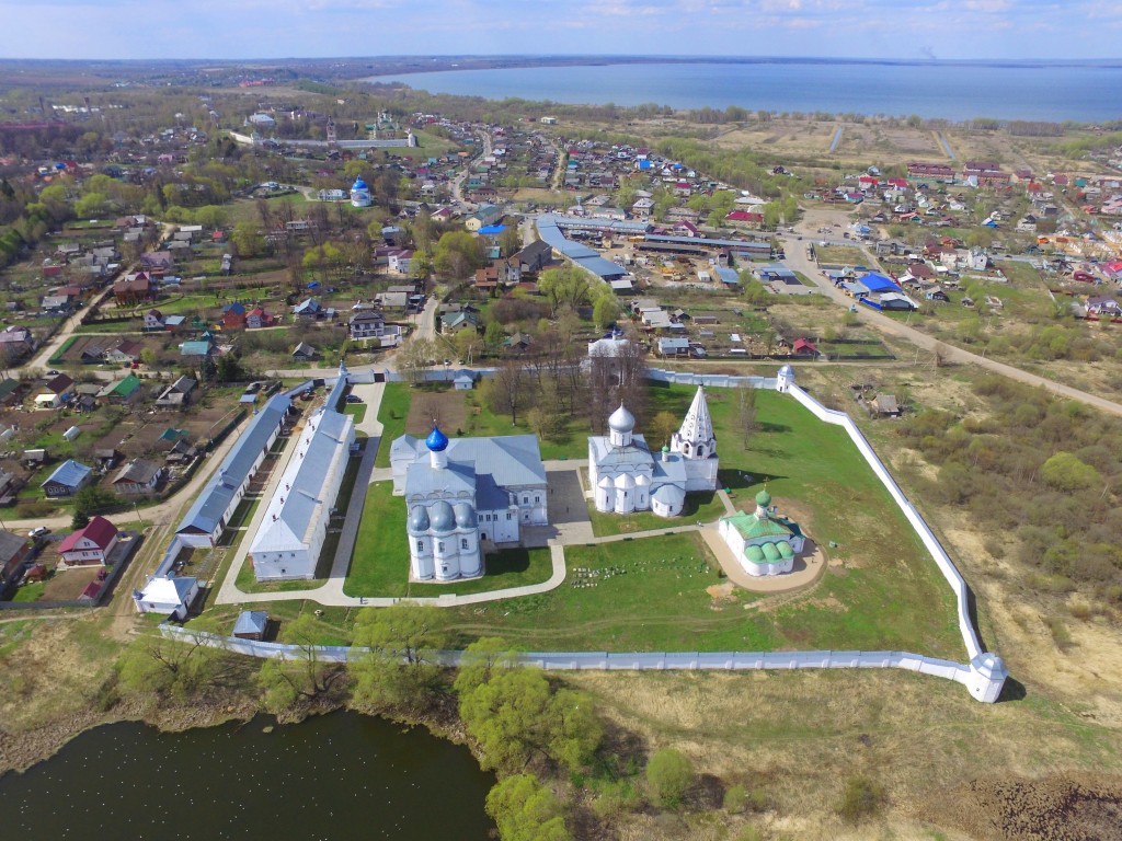 Переславль-Залесский. Троицкий Данилов монастырь. общий вид в ландшафте, Вид с востока, фото с квадрокоптера